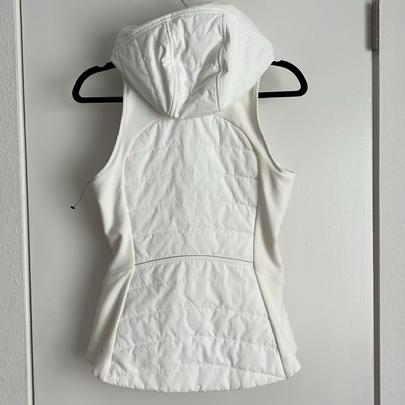 🚫SOLD🚫NWOT Lululemon Another Mile White Vest Removable Hood - Picture 5 of 7